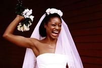 Bride tossing the bouquet (Metro)