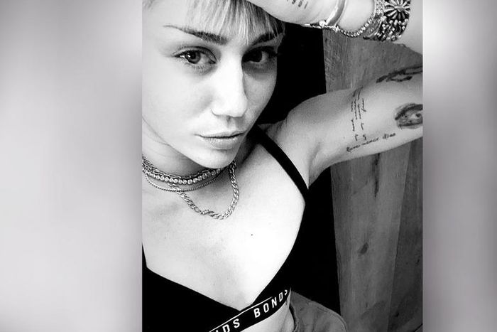 Miley Cyrus Shows Off Toned Abs While Doing Yoga