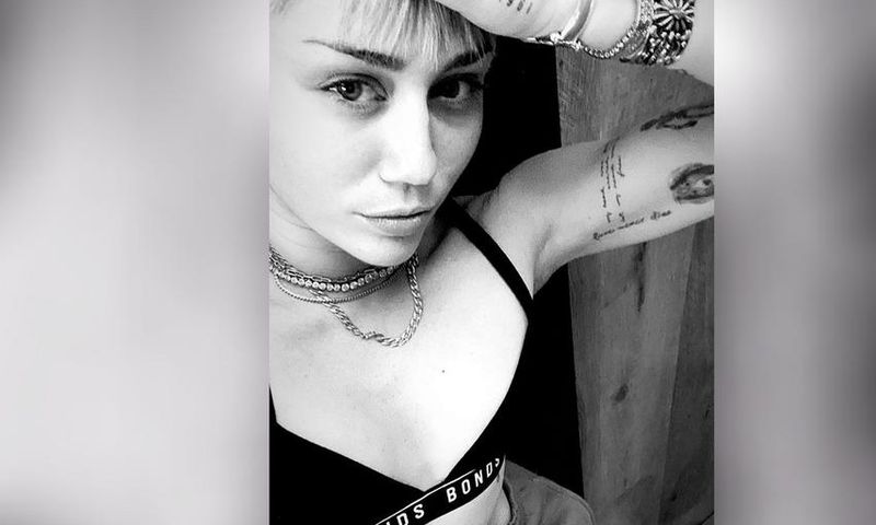 Miley Cyrus Shows Off Toned Abs While Doing Yoga