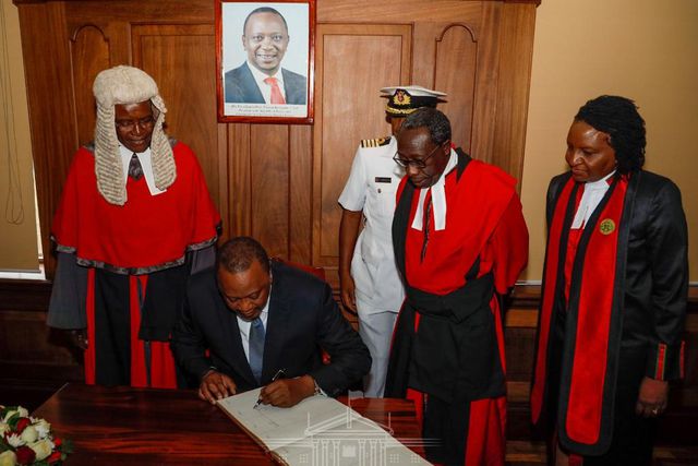 I buy my own newspaper - President Uhuru Kenyatta advises Chief Justice David Maraga on saving funds in Judiciary budget