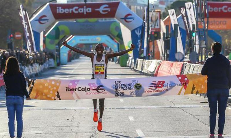 Rheox Kipruto celebrating his victory in Valencia, Spain