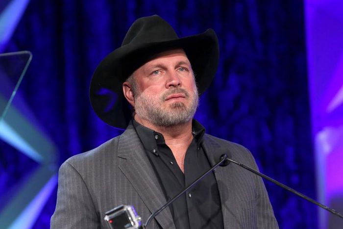 Garth Brooks Dragged for Wearing 'Sanders' Jersey