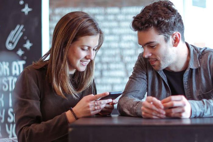 The Best First Date Questions to Break the Ice