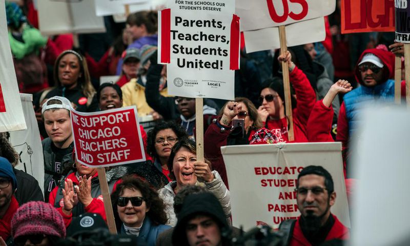 National Democrats Signal Support as Chicago Teachers' Strike Stretches On