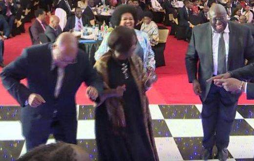File image of President Uhuru Kenyatta dancing with other dignitaries