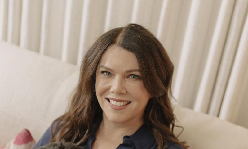 Lauren Graham's Week: Background Binges and Books, Books, Books