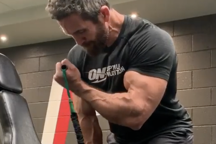 These 2 Moves Grow Big Arms Without Heavy Weights