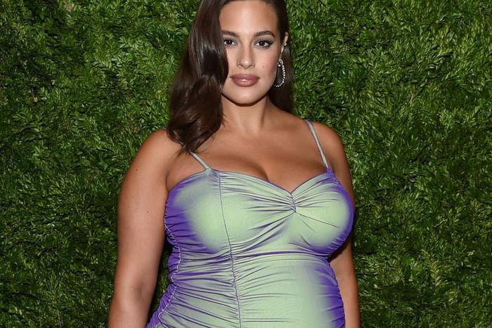 Ashley Graham Posts Nude Pregnant Yoga Photo