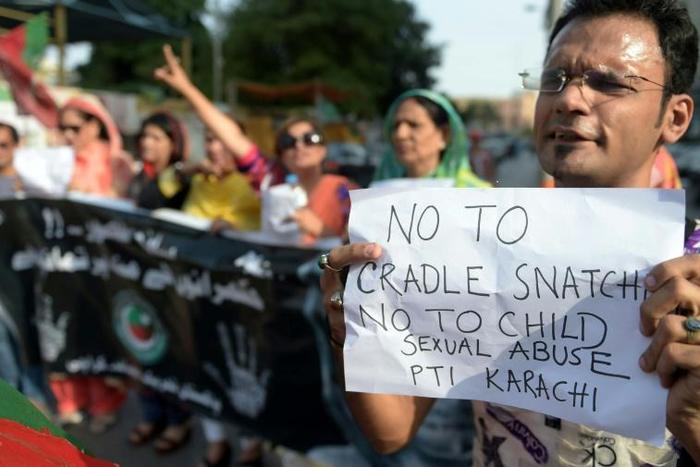 A majority of lawmarkers in Pakistan's parliament have passed a non-binding resolution calling for convicted child killers and rapists to be publically hanged