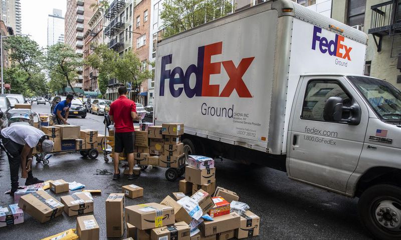 1.5M Packages a Day: The Internet Brings Chaos to NY Streets