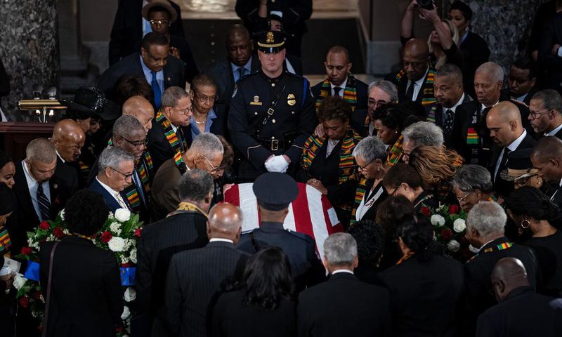 In Tribute to Cummings, Obama Hints at Rebuke of Trump
