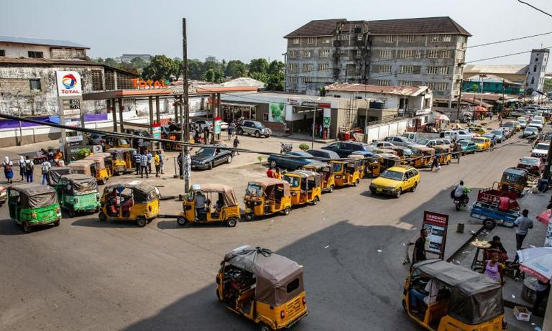 Cars and tuk-tuk taxis often need to wait for hours at fuel stations as Liberia experience petrol a shortage