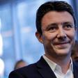 On Wednesday evening, a website published a video with messages addressed to a woman which was said to have come from the former government spokesman