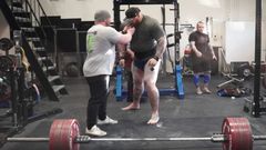 Why Weightlifters Use Smelling Salts