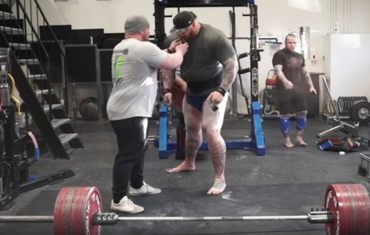 Why Weightlifters Use Smelling Salts