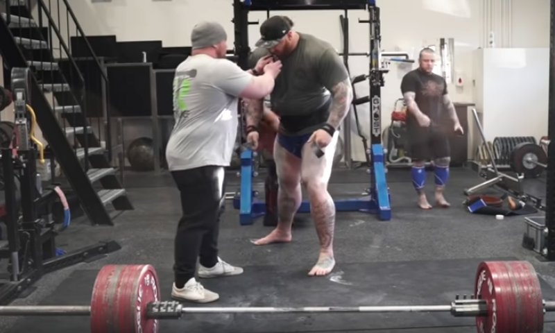 Why Weightlifters Use Smelling Salts