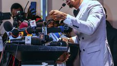 Diamond Platnumz makes peace with his former allies Bob Junior, Kifesi, Mwarabu Fighter Q Boy Msafi and Papa Misifa ahead of his Major concert