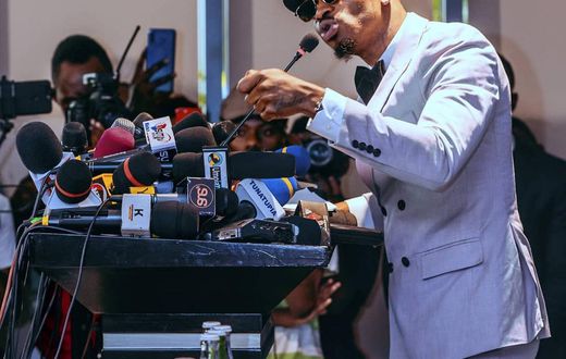 Diamond Platnumz makes peace with his former allies Bob Junior, Kifesi, Mwarabu Fighter Q Boy Msafi and Papa Misifa ahead of his Major concert