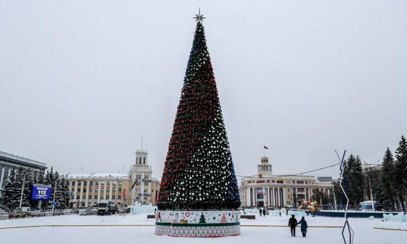 The gigantic tree installed in the industrial Siberian city of Kemerovo has earned online and media ridicule as a symbol of corruption, though authorities defended the high-tech purchase which cost some $280,000