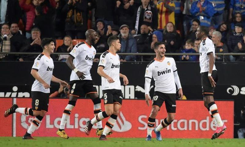 Kondogbia celebrates Valencia's equaliser