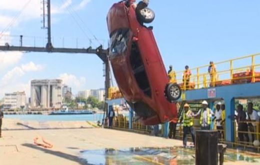 Kenya Navy retrieving the car that plunged into the Indian Ocean on Saturday