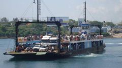 Police retrieve dead body that floated to the shore at the Likoni crossing in Mombasa