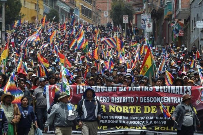 Supporters of ousted Bolivian leader Evo Morales launched fresh protests against the new government, marching on federal headquarters in La Paz