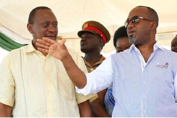 Mombasa Governor Hassan Joho (right) together with President Uhuru Kenyatta