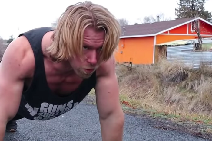 2 Bodybuilders Take on the Navy SEALs Fitness Test