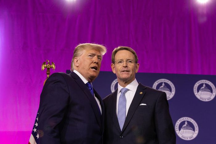 Evangelical Leaders Close Ranks With Trump After Scathing Editorial