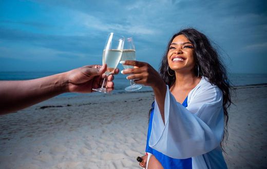 How Avril is unwinding at the Coast (Photos)