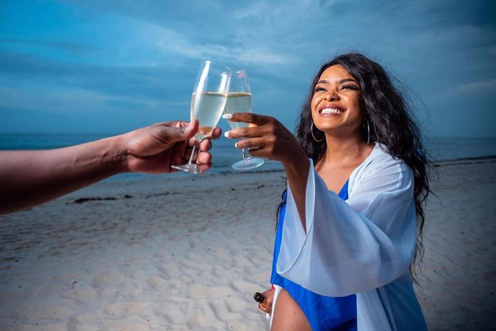 How Avril is unwinding at the Coast (Photos)