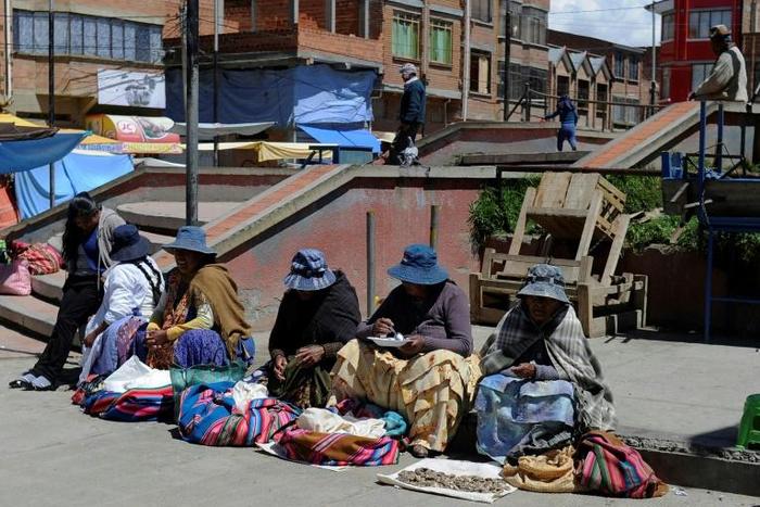 Despite the lack of a central local authority in Achacachi, shops in the city are open, the banks function normally and restaurants offer trout from nearby Lake Titicaca 