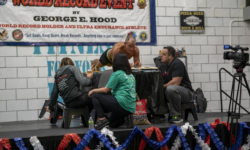 He Held a Plank for More Than 8 Hours, Setting a Record