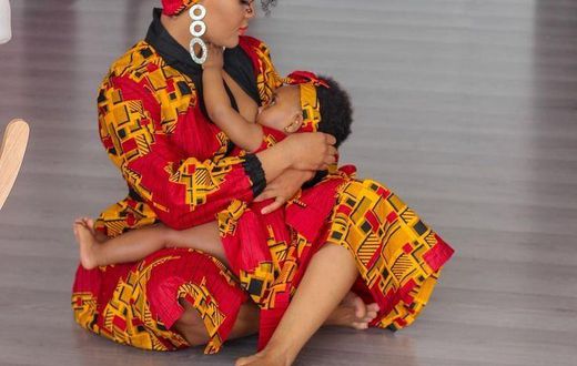 Stylish mom and daughter (fashionruk)