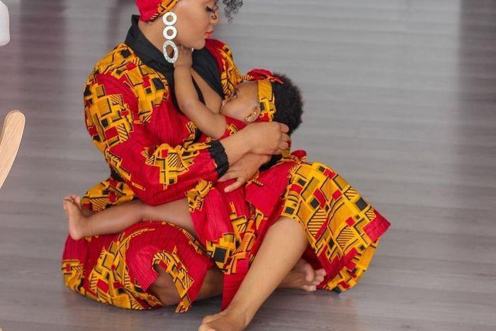 Stylish mom and daughter (fashionruk)