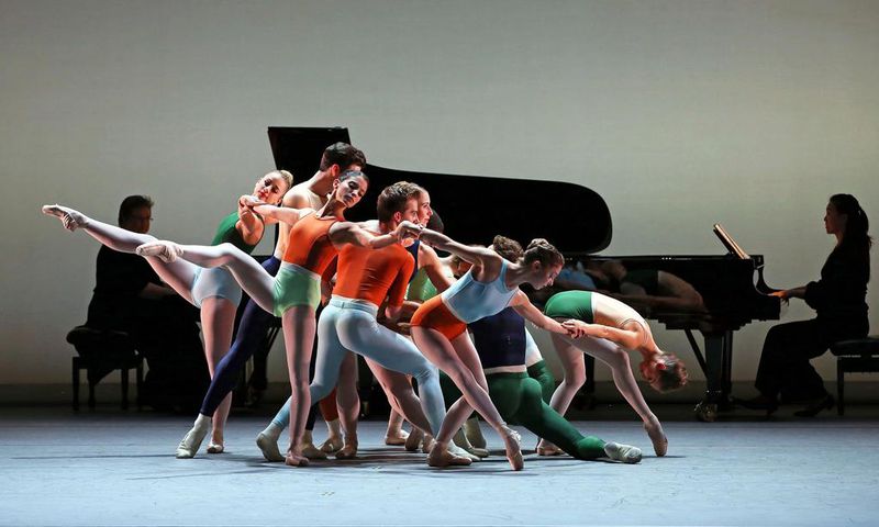 Review: Mark Morris Fits Houston Ballet to a 'V'