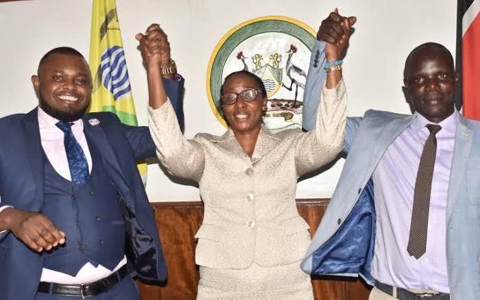 Speaker Elachi (centre) with MCAs Mark Ndung'u (left) and Maurice Gari (right). Chaos at City Hall as MCAs come to blows over Speaker Beatrice Elachi impeachment