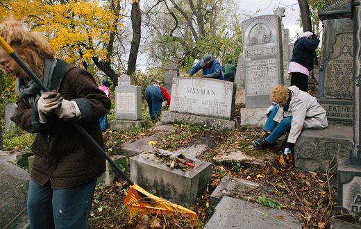 Pittsburgh Marks a Massacre's Anniversary With Prayers and Projects