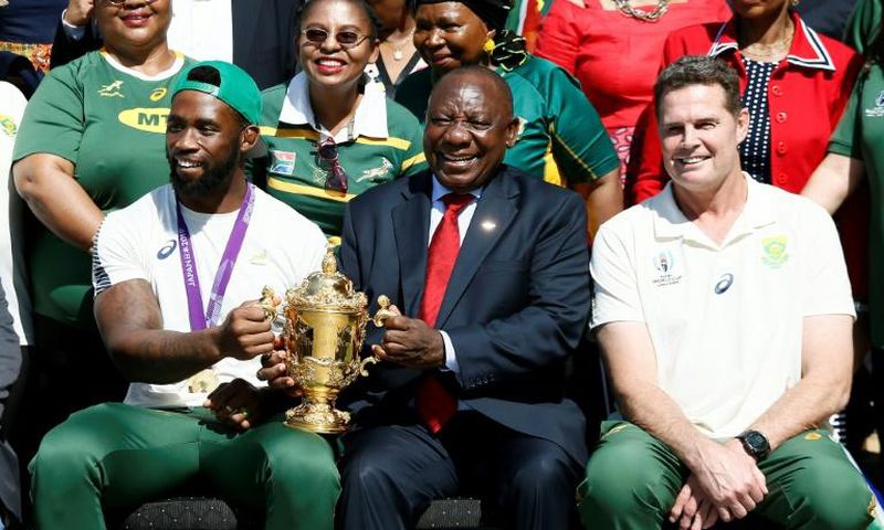 South African President Cyril Ramaphosa holds the Rugby World Cup trophy with Springboks captain Siya Kolisi