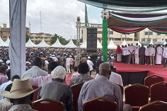 Chaos break out at Garissa BBI rally attended by Raila as rival factions clash [Video]
