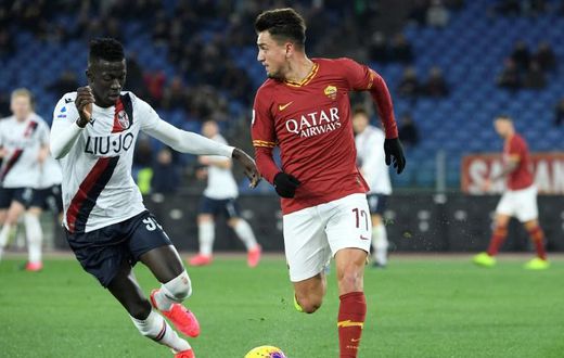 Musa Barrow (L) of Bologna pursues Cengiz Under of Roma