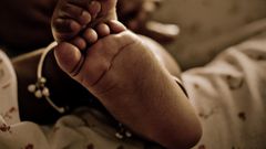 Teenage girls strangles her 3-weeks-old baby