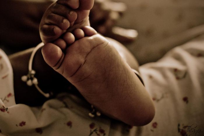 Teenage girls strangles her 3-weeks-old baby