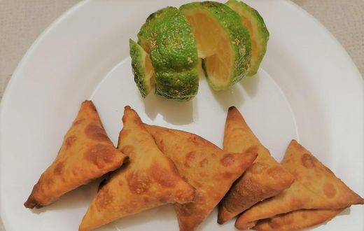 Recipe: Quick Beefy Mini-samosas with a Pulselive Twist