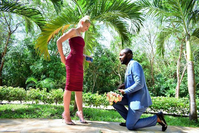 KTN Journalist proposes to Mzungu girlfriend (Chanji/Facebook)