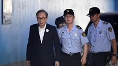 Former South Korean president Lee Myung-bak arriving at court to attend his original trial in 2018