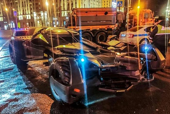 This handout photo from Russian Interior Ministry taken on February 22, 2020 shows Russian traffic policemen standing next to a vehicle in Moscow that bears a striking resemblance to the "Batmobile"