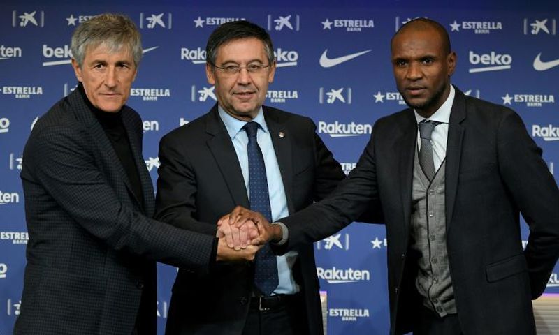 Barcelona's new coach Quique Setien (left) poses with club president Josep Maria Bartomeu (centre) and sporting director Eric Abidal (right) during his official presentation on Tuesday.