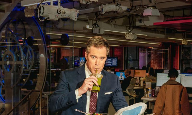When youre stuck in the White House booth all day analyzing fast-breaking news, eating healthfully is essential, says Peter Alexander.